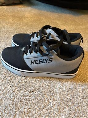Heelys Kids Sneakers in Black and Gray